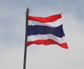 Imagem ilustrativa da imagem Na Tailândia, adolescente toma arma de policial, ataca estudantes e mata diretor