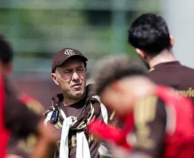Imagem ilustrativa da imagem Na volta ao Brasileirão, Flamengo testa força do elenco diante do Bragantino