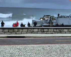 Imagem ilustrativa da imagem Navio da Marinha encalha em praia do RJ após manobra de emergência
