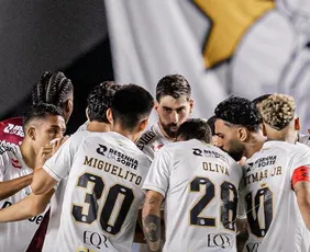 Imagem ilustrativa da imagem Neymar acerta a trave e Santos empata com o Coritiba pela Copa do Brasil