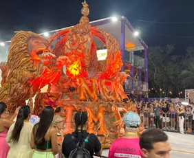Imagem ilustrativa da imagem Novo Império enfrenta falhas no som durante desfile no Sambão do Povo