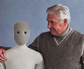 Imagem ilustrativa da imagem Novos robôs que cuidam de idosos e ajudam em casa