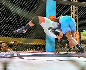 Imagem ilustrativa da imagem Orla de São Pedro abre espaço para noite de grandes combates em evento de lutas