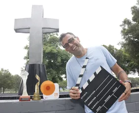 Imagem ilustrativa da imagem "Os Cravos": sessão de terapia ganha prêmio internacional