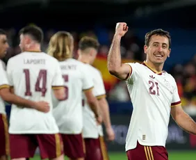 Imagem ilustrativa da imagem Oyarzabal faz dois, Espanha brilha e chega a 27 jogos de invencibilidade