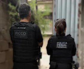 Imagem ilustrativa da imagem PF mira novos suspeitos 'pombos-correios' de líderes de facção na cadeia no ES