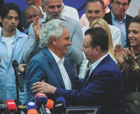 Imagem ilustrativa da imagem PSD vê chance de Flávio Bolsonaro murchar na campanha