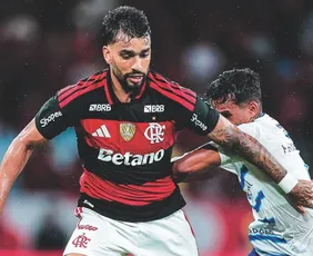 Imagem ilustrativa da imagem Paquetá tem fratura na mão direita, mas vai seguir jogando