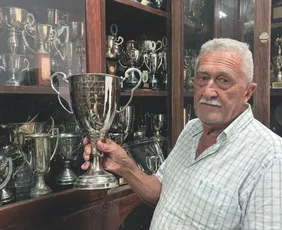 Imagem ilustrativa da imagem Pecuarista de 77 anos mantém acervo com 3 mil prêmios da raça Nelore