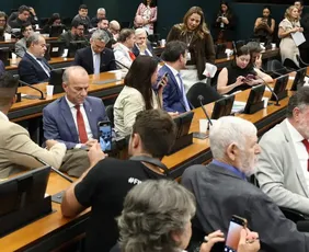 Imagem ilustrativa da imagem Pedido de vista adia votação da PEC do fim da 6x1 na CCJ da Câmara