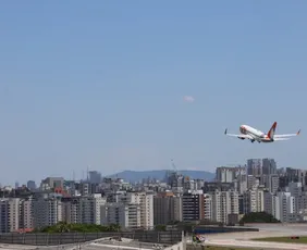 Imagem ilustrativa da imagem Petrobras anuncia que vai parcelar reajuste do querosene de aviação