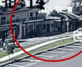 Imagem ilustrativa da imagem Piloto morre após avião cair sobre casa no RS; moradores saíram em segurança