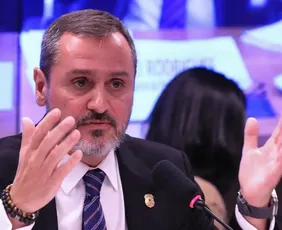 Imagem ilustrativa da imagem Polícia Federal retira credenciais de agente de imigração dos EUA