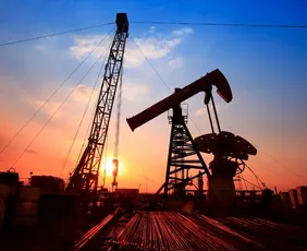 Imagem ilustrativa da imagem Preço do petróleo dispara após ataques a instalações energéticas no Oriente Médio