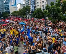 Imagem ilustrativa da imagem Prefeitura de SP contraria própria regra ao liberar bloco que teve tumulto