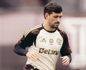 Imagem ilustrativa da imagem Pressão histórica: Fla entra em campo para a decisão na Recopa Sul-Americana