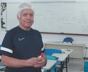 Imagem ilustrativa da imagem Professor de Economia há 50 anos dá dicas para os mais jovens