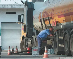 Imagem ilustrativa da imagem Projeto prevê prisão a quem aumentar preços de combustíveis de forma artificial