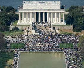 Imagem ilustrativa da imagem Protesto contra Donald Trump leva americanos às ruas de várias cidades dos EUA