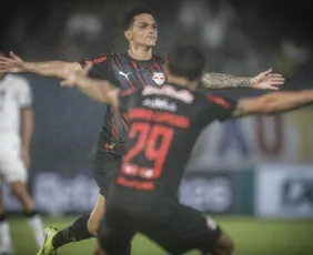 Imagem ilustrativa da imagem Red Bull Bragantino bate Atlético-MG e mantém os 100% no Brasileirão