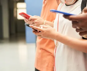 Imagem ilustrativa da imagem Reino Unido e Alemanha querem acelerar projeto que veta redes sociais para menores