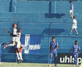 Imagem ilustrativa da imagem Rio Branco castiga o Vitória no fim e vence de virada na Série D