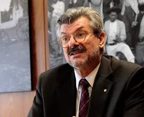 Imagem ilustrativa da imagem STJ: ministro afastado por assédio sexual mantém salário de R$ 100 mil