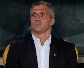 Imagem ilustrativa da imagem São Paulo anuncia saída do técnico Hernán Crespo