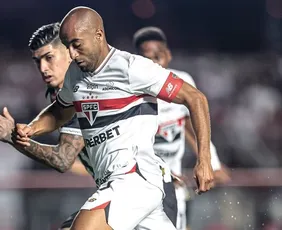 Imagem ilustrativa da imagem São Paulo vence Santos e se afasta da zona de rebaixamento do Paulista