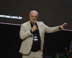 Imagem ilustrativa da imagem Seacrest vai começar a pagar credores, diz Rafaele Cé