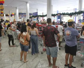 Imagem ilustrativa da imagem Supermercados terão horário de funcionamento estendido nesta sexta e sábado