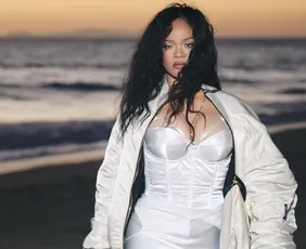 Imagem ilustrativa da imagem Suspeita de atirar na casa Rihanna é acusada de tentativa de homicídio