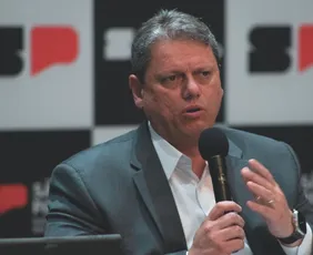 Imagem ilustrativa da imagem Tarcísio apoia PEC e diz que reeleição faz “mal ao Brasil”