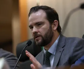 Imagem ilustrativa da imagem Trabalhador poderá sacar até 20% do FGTS para pagar dívidas, diz ministro