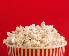 Imagem ilustrativa da imagem “Traga Seu Balde”: cinema faz promoção de até 10 litros de pipoca por R$ 19