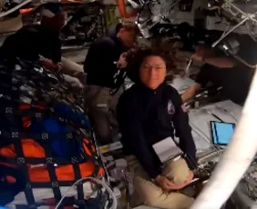 Imagem ilustrativa da imagem Tripulação da Artemis 2 bate recorde de distância da Terra