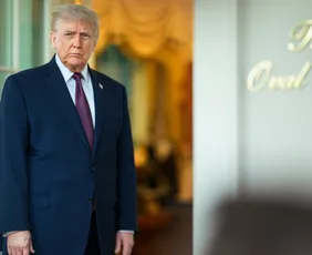 Imagem ilustrativa da imagem Trump diz que Irã entregará estoque de urânio e fala em acordo para fim da guerra