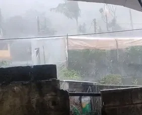 Imagem ilustrativa da imagem VÍDEO | Chuva de granizo atinge duas cidades do ES