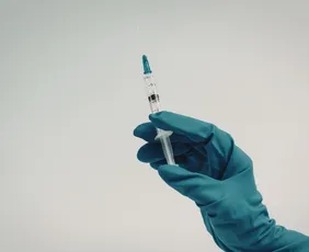 Imagem ilustrativa da imagem Vacina nonavalente contra HPV ganha indicação para tumores de cabeça e pescoço