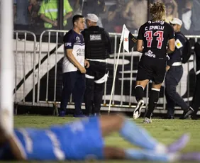 Imagem ilustrativa da imagem Vasco bate Volta Redonda nos pênaltis e avança à semifinal do Carioca