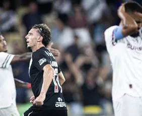 Imagem ilustrativa da imagem Vasco supera gol aos 53 segundos e vira sobre o Fluminense nos acréscimos