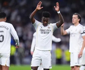 Imagem ilustrativa da imagem Vini Jr. marca na vitória do Real Madrid e pede desculpas para a torcida