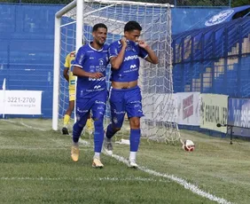 Imagem ilustrativa da imagem Vitória atropela e avança à semifinal do Capixabão