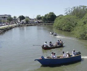 Imagem ilustrativa da imagem Voluntários realizam descida em conscientização à preservação da água na Serra