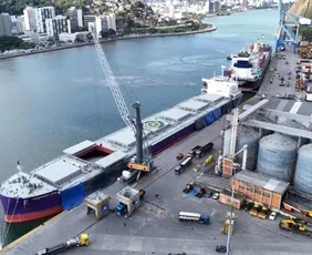 Imagem ilustrativa da imagem Vports quebra recordes com 7,9 milhões de toneladas movimentadas em 2025