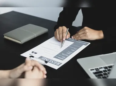 Imagem ilustrativa da imagem Mil vagas para estudantes no ES ganharem até R$ 2 mil