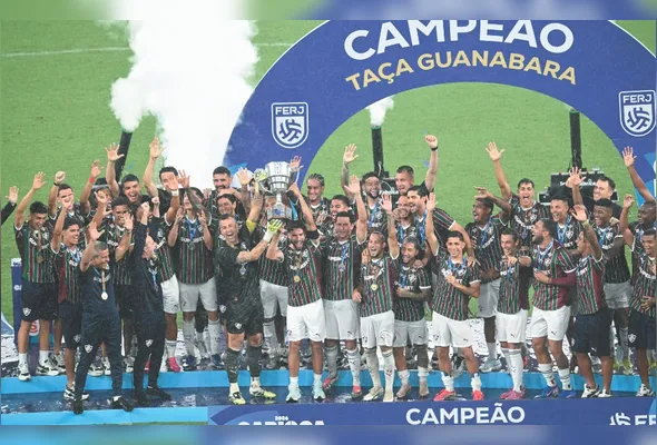 Serna comemora o gol da vitória do Fluminense