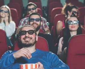 Imagem ilustrativa da imagem 1º de maio: cinemas e praças de alimentação vão abrir no feriado