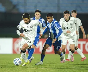 Imagem ilustrativa da imagem Atlético-MG bobeia no fim e cede empate ao Juventud pela Sul-Americana