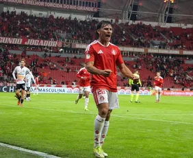 Imagem ilustrativa da imagem Bernabei brilha, Internacional vence Athletic de novo e avança na Copa do Brasil